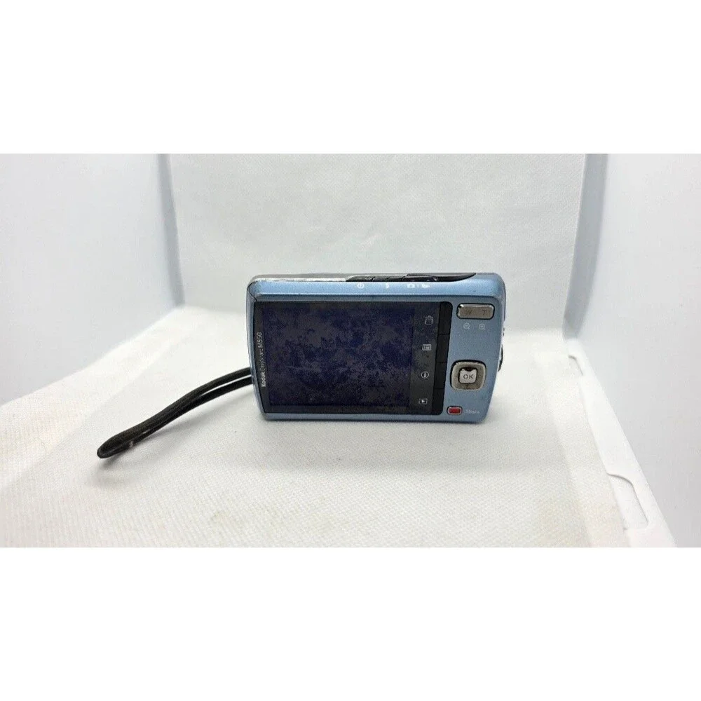 Kodak EasyShare M550 Compact Digital Camera Blue 5X Optical - For Parts/Damaged